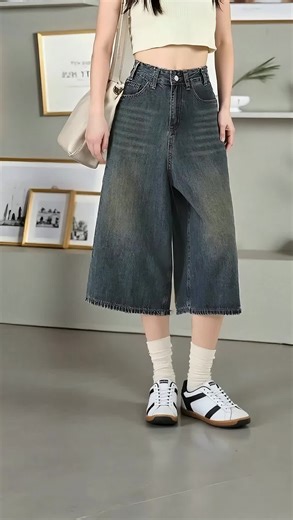 Wide Leg Jeans for a Chic Office Look