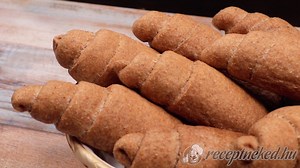 Minden alkalommal tökéletes! Olvasd el a receptjét is: https://receptneked.hu/nagyi-receptjei/kiflik-nagy_receptjei/teljes-kiorlesu-vajas-kifli/ | Receptneked