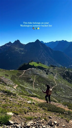 This is my favorite hike ever!! Maple Pass Loop, located in North Cascades National Park, has been the most challenging trail I’ve done so far—but also the most breathtaking one.😍 I honestly can’t recommend this place enough! Important: this national park isn’t open year-round, so make sure to check ahead. 🥾 Distance: 6.5 miles / 10.5 km 📈 Elevation gain: 2,165 ft / 660 m 🐶 Pet-friendly 🗓️ Best time to visit: May to October Save this post so you don’t forget, and follow me for more amazing 