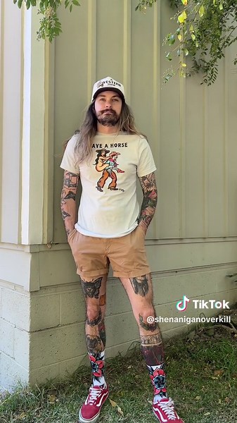 Hoochie Daddy Show: Stylish Skirt Trends for Fall