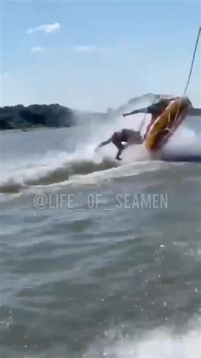 Boat fails on Instagram: "Who’s at fault here? The driver or the Jet-ski? 🎥 life_of_seamen #boatfail #fail #boatcrash #tubingfail #neardeathexperience"