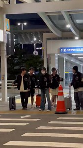 3.4K views · 887 reactions | FANCAM  | 230929 #SUHO @ ICN Airport heading to Bangkok for ‘KTO Thailand - Korea Travel Festival in Bangkok’ ✈️ Suho cùng Suho Band đã ra sân bay bay sang Thái rồi cả nhà ơi. Hôm nay nguyên team mặc đồ của BOSS luôn dễ thương xỉu. Bay an toàn nha anh, sớm gặp anh nhé!!!! cr. ttalgi04 | FC SUHO EXO - Vietnamese Aquatics | Facebook