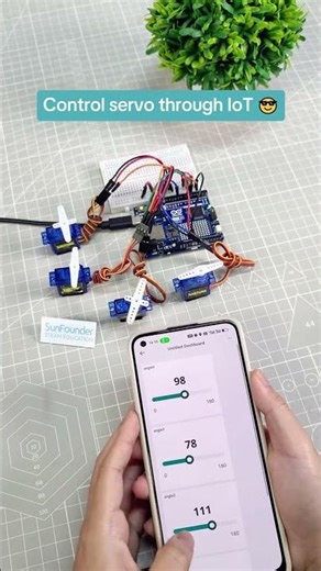 How I Control 4 Servos Over the Internet 😲📡 #arduino #arduinoproject