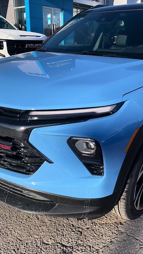 This new 2024 Chevrolet Trailblazer in eye catching Fountain Blue has all the features. From the jet black interior with red accents, heated seats & sterring wheel, remote start, cruise control, rear park assist, high beam assistance and more. Come for a test drive today #chevy #chevrolet #trailblazer #blue #fastcar #newcar