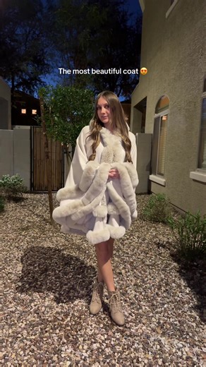 Wow…. Just wow😍😍 #wintercoat #timelessfashion #fashion #fauxfurcoat