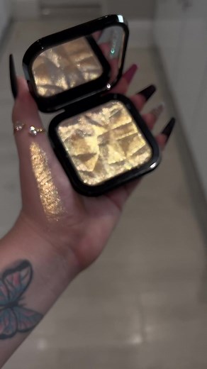 Discover the Glittery Heaven with Kaima Highlighter | Makeup Trends 2022