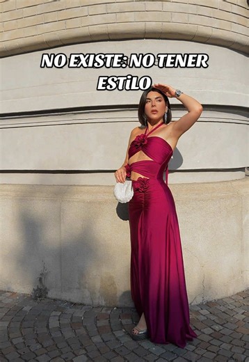 👀 Spoiler: no existe “no tener estilo”. Cuando alguien va muy arreglada y otra muy básica, pensamos que una sí tiene y la otra no 🧐 Tu ropa siempre dice algo 📢 La diferencia está en si lo dices con intención o en automático. Haz este mini-check antes de vestirte: ✔️ intención ✔️ contexto ✔️ punto focal Eso es estilo. No la cantidad de ropa, ni las tendencias. 📌 Guarda este video (te va a servir) 💬 Cuéntame: ¿qué quieres proyectar hoy? 🔁 Compártelo con alguien que siempre duda Si quieres de