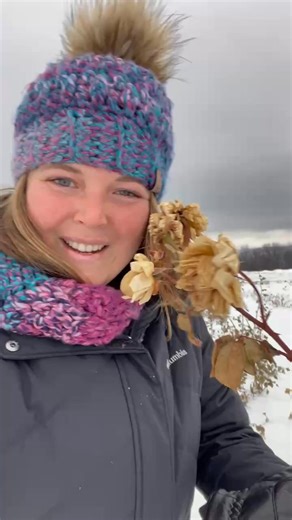 🎁 BOXING DAYS – 22 % DE DOUCEUR EN PLUS C’est le moment parfait pour prendre soin de ta peau… ou pour offrir un cadeau qui a du sens 🌹 À l’occasion des Boxing Days, profite de 22 % de remise sur les soins à la rose de Rose des Champs. ✨ Des produits : fabriqués à la main au Québec à base de rose locale pensés pour nourrir, apaiser et respecter les peaux sensibles 💗 Sérums, beurres, savons, eaux florales… Des essentiels simples, sensoriels et naturels. ⏳ Offre Boxing Day – jusqu’au 2 janvier i