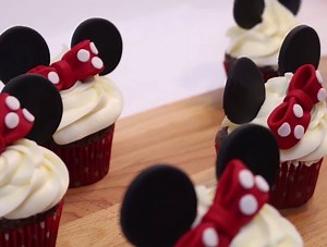 43K views · 1.5K reactions | CUPCAKES DE MINNIE MOUSE! By: Baking Day Channel | MetDaan Yummy | Facebook
