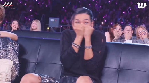 笑死我了，AAA随机抓艺人跳“嗯嗯嗯嗯～overdrive”