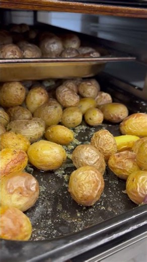 Si ready na nové týždenné menu?!😍✨ #resortbarca #chef #restaurantbarca #kosice