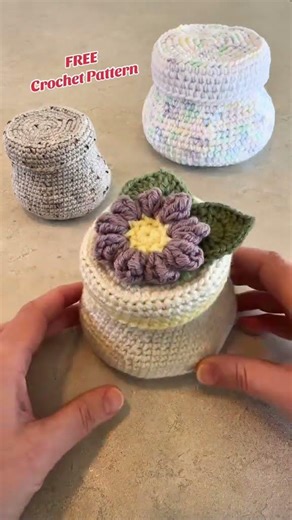 Crochet Jar with Lid Pattern – Flowers & Leaves Tutorial #crochet #crochetpattern #crochettutorial