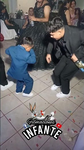 Niño bailando cumbia