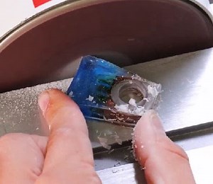 285K views · 427 reactions | Awesome epoxy accessories you can use instead your bank card! | 5-Minute Crafts | Facebook