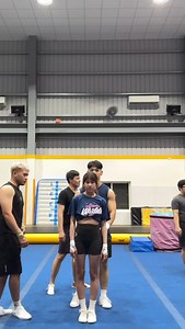 來點啦啦隊的單底層基礎動作 TOSS To QP Let’s do some basic single-base cheer stunts – Toss to QP. FLYER @ni_cheer_minnie TEAM @dreamfly.cheer #cheer #cheerleading #cheerleaders #fancheer #cheerathletics #cheerup #競技啦啦隊 #cheersport #stunt #sport #QP #toss | Fan Lin
