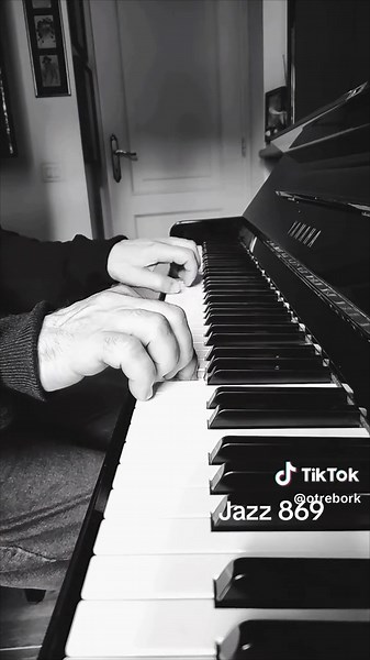 Jazz Piano Improvisation Techniques