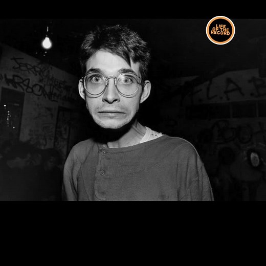 When Life of the Record spoke to Steve Albini about his work on SURFER ROSA in 2023, we were taken aback at the regret he felt over comments he made in a fanzine about the Pixies as a young man. It was inspiring that he found a way to keep evolving as a person while remaining completely himself. Life of the Record podcast - Pixies Surfer Rosa documentary Interviews with Joey Santiago, David Lovering and Steve Albini https://lifeoftherecord.com/#/pixies/ #stevealbini #pixies #surferrosa #joeysant