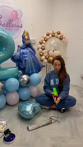 Making 260 pearls for a LUXE column 🩵 The concentration when twisting 🤣 #balloontutorial #260pearls #balloontiktok | Bex’s Balloon Training