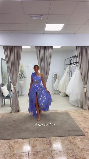 12K views · 177 reactions | Vestidos largos ideales tanto para bodas de día como para otros eventos de tarde/noche✨ Ana & Co. Eventos✨ Muchísima más variedad en tienda física ✨朗 Carretera Gral, 56. La Victoria ☎️922098320.... #Fashion #VestidosLargos #ModaFemenina #bodas | Ana & Co. | Facebook