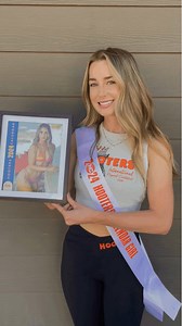 Get your wings with a side of Hooters Calendar! 👙 Buy a Hooters Calendar today featuring your Louisiana girls! | Hooters