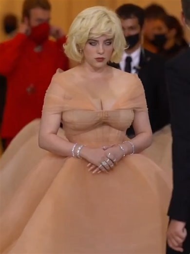 runway_collections.24 on TikTok