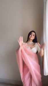 Darshana Banik is totally rocking that gulaabi sari with her funky dance moves!😍 | Calcutta Times