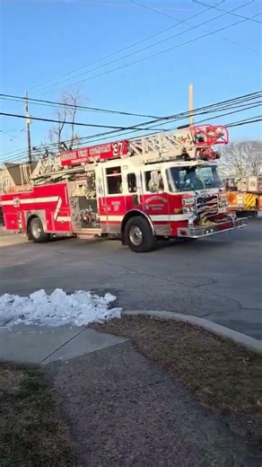 Dauphin County Susquehanna Township Fire Department Engine 37 leaving the kitchen fire.