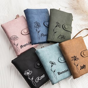 Ce portefeuille en cuir personnalisé avec fleur de naissance pour porte-cartes pour femmes est un excellent choix pour votre petite amie, votre épouse, votre mère, votre grand-mère et les femmes importantes de votre vie. | Callie France