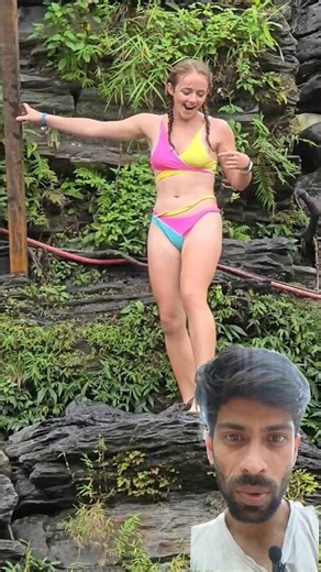 cute girls in water jump 😱#shortsvideo #swimmingpool