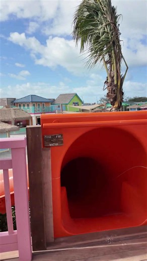 The $10,000/day ultimate family cabana at Royal Beach Club