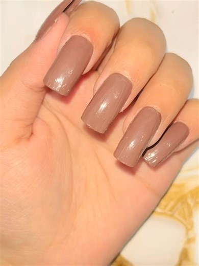 Plain glossy nails #nails #nailart #pinknaildesigns #shiningnails