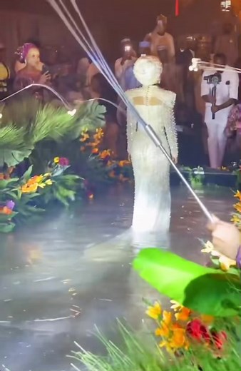 Luxury Crazy Rich Asian Themed Bridal Entrance