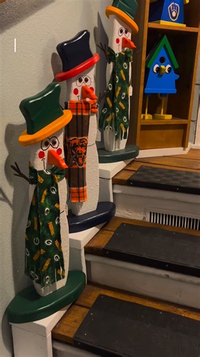 Join us today for our annual holiday open house! Today, Saturday November 15th, from 9am-3pm. 🥰❤️🎄 you don’t want to miss it! Holiday gifts and stocking stuffers, live holiday music, sugar free jams and jellies from Annie’s Country Pantry, and of course hot apple cider, hot chocolate and more from us! ☕️✨❤️ | Mocha Lisa Coffeehouse