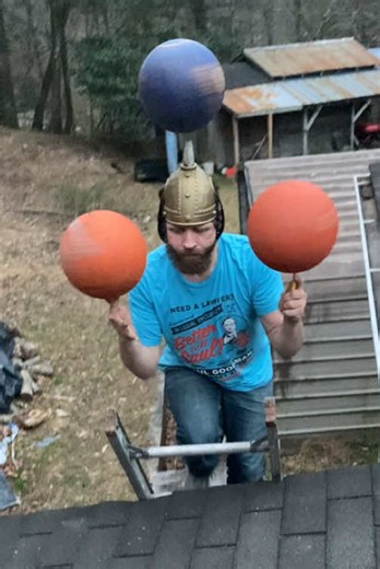 Spinning 3 basketballs while climbing up a ladder #basketball #ladder #climb #multitasking #fyp