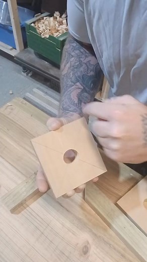 1.3M views · 14K reactions | mitre tip! #woodworking #mitre #glue #wood #tips #tipsandtricks #DIY #hack #fyp #craft | TM Woodcrafts | Facebook