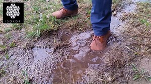 154 reactions · 38 shares | Skuteczny nano impregnat, na przykładzie zamszowych butów i błota. Isokor Fabrics gwarantuje utrzymanie 99% oryginalnego stopnia oddychania zaimpregnowanej powierzchni. Jednorazowa impregnacja starcza na kilka miesięcy a zaimpregnowana rzeczy będę służyły Wam dłużej. Zapraszamy do sklepu internetowego https://issodrysklep.pl/pl/p/b.-ISOKOR-Fabrics-2.0-Lotos-Standard-250ml/77 | Isokor Polska | Facebook