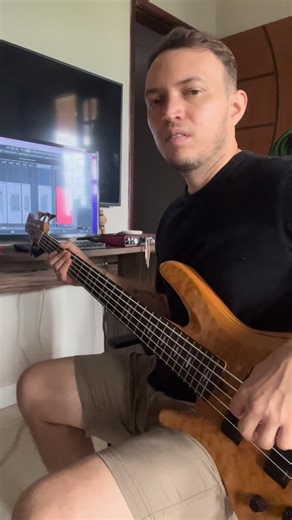 Gui Santana on Instagram: "Use essa frase em harmonias maiores, treine em vários tons 🔥 #musicos #baixista #contrabaixo #music2026"