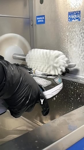 Exo7 | Maquinaria y Productos de Limpieza on Instagram: "El negocio de limpiar tenis está creciendo, aún estás a tiempo de ser de los primeros en emprender con nuestras máquinas.﫧 Escribe un mensaje y te mandamos toda la información para empezar ya✅"