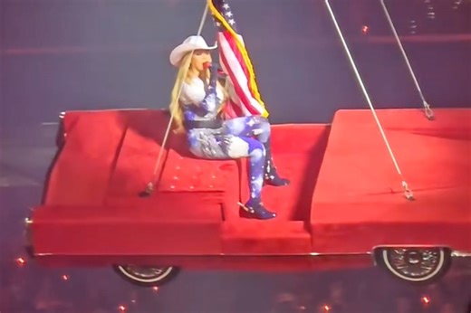 'Stop, stop, stop': Beyoncé cuts song short after flying car malfunctions