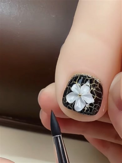 Make a flower on your nails #Nail #DIYNails #NailArt #nailinspo #NailTok #amazingnails #fyp