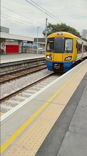 London overground class 378 at Hackney Wick