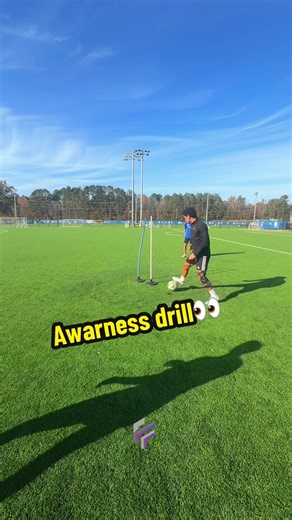 👀 Open up, check your shoulder, and pass! 🔄. In this drill, you’ll practice scanning the field before making a pass. It improves awareness, decision-making, and passing accuracy—skills that translate directly to match situations. 💥