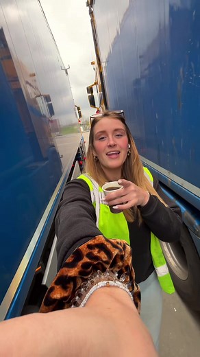 Het is Linde met een eeee #linde #truckdriver #workwear