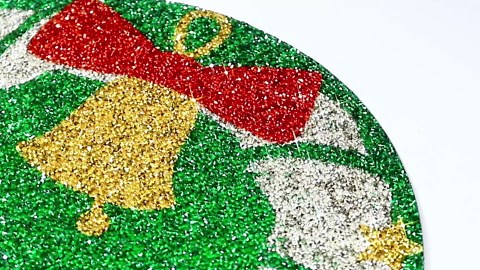 Christmas Placemats Set of 4 Rhinestones Round Glitter Table Mat for Christmas Holiday New Year Centerpiece Kitchen Table Party Tableware Decor 15 Inches (Diamond Plaid, 4 pcs)