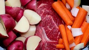 Slow Cooker Italian Beef dinner. This meal has the usual pot roast dinner ingredients but has an Italian tomato gravy that is SO delicious. Recipe: http://www.themagicalslowcooker.com/2017/01/20/slow-cooker-italian-beef-dinner/ Pin for later: https://www.pinterest.com/pin/322992604511454142/ Follow me on Youtube: https://www.youtube.com/c/TheMagicalSlowCooker?sub_confirmation=1 | The Magical Slow Cooker