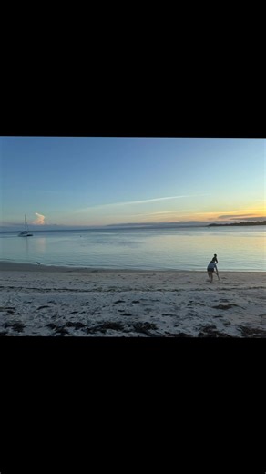 Bribie Island is the kind of place that sneaks into your favourites list without trying too hard. Just over an hour from Brisbane (and no ferry needed — there’s a bridge!), it’s perfect for a quick family escape or a chilled weekend that still feels like a holiday. It’s got calm beaches on the Pumicestone Passage side for little ones to swim safely, and surf beaches on the ocean side if you want to chase waves. There are playgrounds, BBQs, cafés, bike paths, and enough shady spots to park yourse