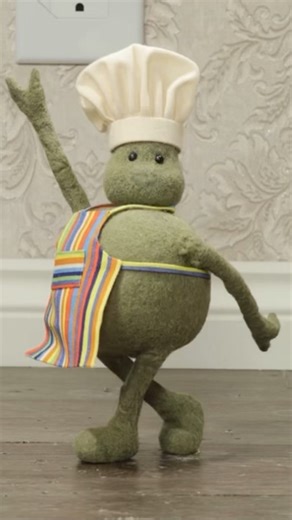 SHAKIWA, SHAKIWA! Blokay Cheffers, who needs a little post/middle holiday dance party?! 🪩 Also, Mish @shakira - Cheffy mabshowutwy adores you BTW… 💘 | The Tiny Chef Show