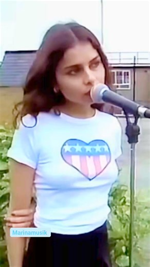 2.8K views · 107 reactions | Mazzy Star - Halah . 1994. #mazzystar #hopesandoval #halah #halahmazzystar #music90s #davidroback #ilove90s #rock90s . . . #marinamusik | 퐌퐚퐫퐢퐧퐚 퐌퐮퐬퐢퐤 | Facebook