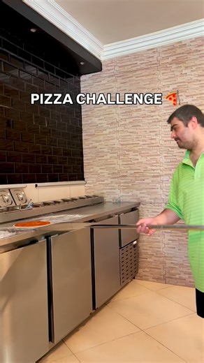 Turns out… getting a pizza onto the paddle is a sport of its own 🍕😂 Some of us nailed it, others… well, let’s just say the dough had other plans 😅 #PizzaChallenge | Villa Portuguesa