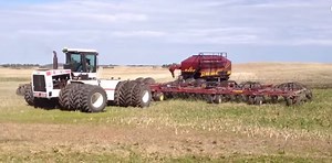 Big Bud 525/50 4wd tractor inzaaien Saskatchewan Canada.